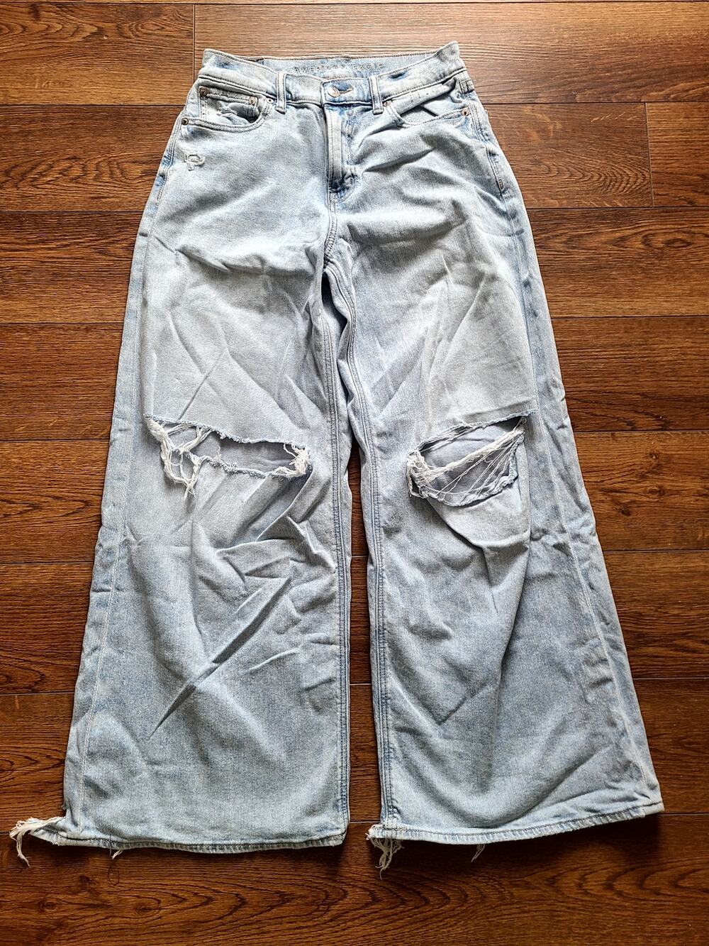 American Eagle Super High-Rise Ultra Wide Leg Distressed Jeans – Women's US 2